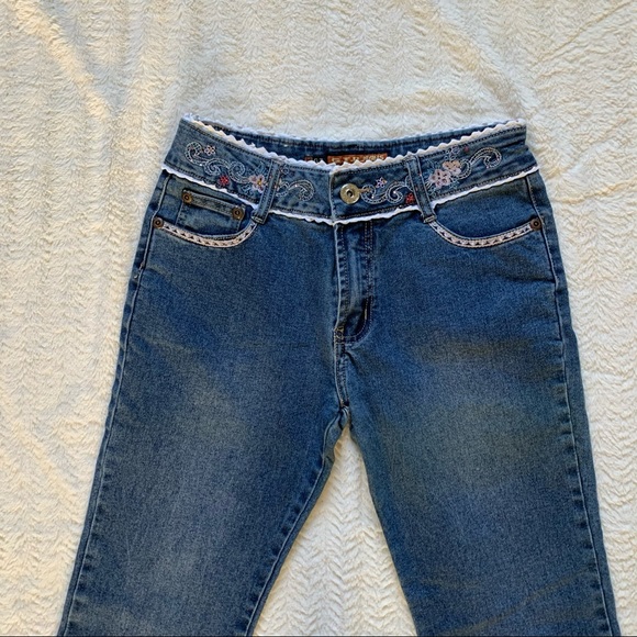 Embroidered Floral Jeans - Picture 9 of 11